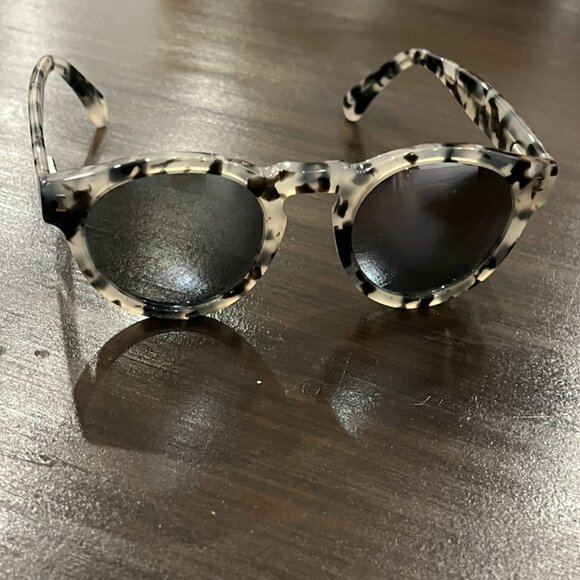 Illesteva Leonard Sunglasses, White Tortoise/Silver Mirror - Picture 6 of 6